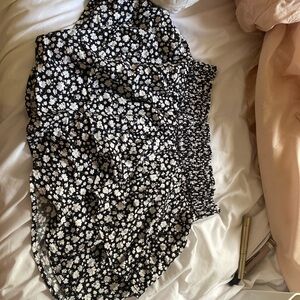 Skirt black and white with flowers
